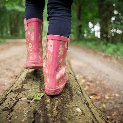 Gummistiefel im Wald