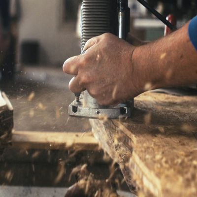 Holzverarbeitungsauschnitt aus  dem Imagefilm "Mein Schaumburg"